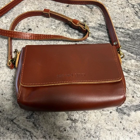 Portland leather goods Mini Metro crossbody Brown Leather Crossbody Bag - Picture 3 of 14